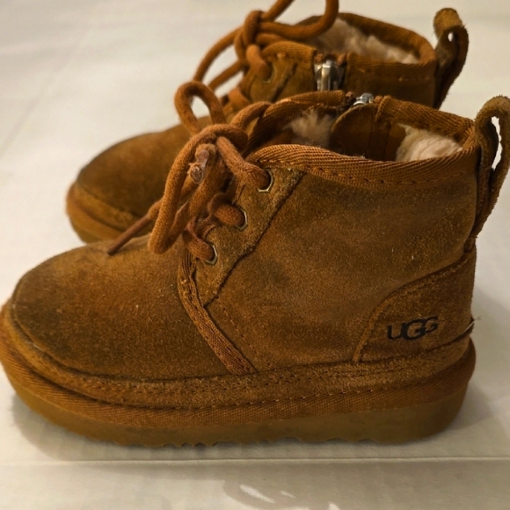UGG Neumal II Chukka Tan Suede Toddler Boots sz 8